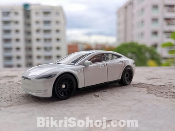 Hotwheels (Tesla Roadster), Matchbox (Tesla Model S)